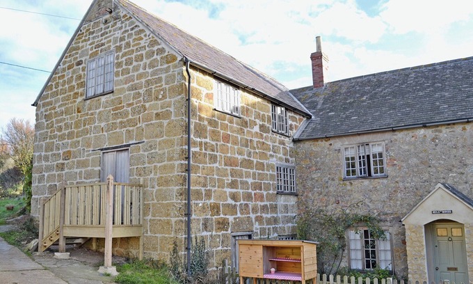 Seatown Cottage | Millstones is a lovely property for two.