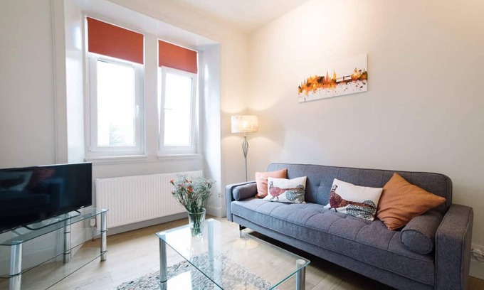 Gifford Apartment | Milton · Beautiful Holyrood Park Apartment -Near Royal Mile