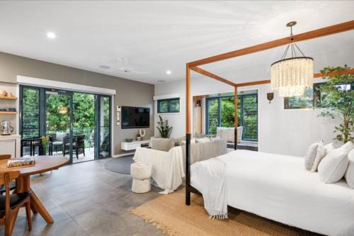 Hyams Beach Apartment | Mimosa Retreat - 250m to Chinamans Beach in Jervis Bay!