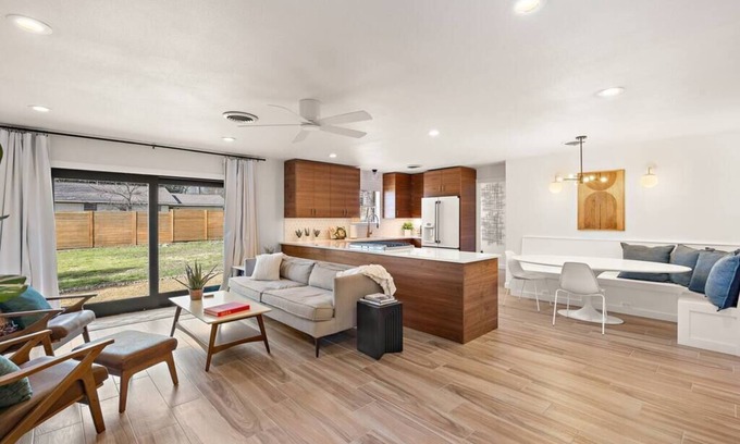 Georgetown House | Mimosa Retreat: A Modern Getaway