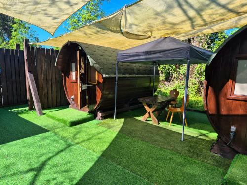 Lubbenau/Spreewald Hotel | Mini Hotel Übernachten Im Gurkenfass