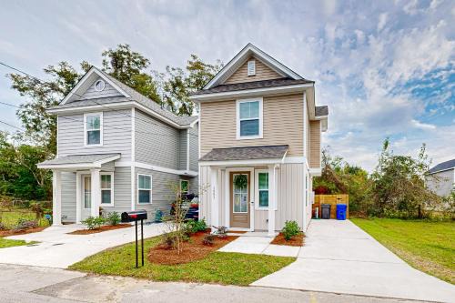 North Charleston House | Mini Manor off Meeting