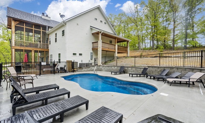 Ridgedale House | Mini private Resort Lodge! Private Pool & Hot Tub, Game Tables, Zip Line, 20 acres w/Walking Trails!