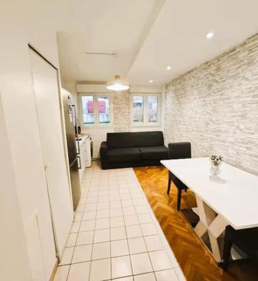 Chaville Apartment | Mini-studio avec kitchenette OU chambre confort avec frigo et TV - Parking en option sur résa !