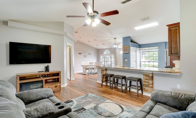 Minneola House | Minneola Home w/ Screened Porch, 25 Mi to Disney!