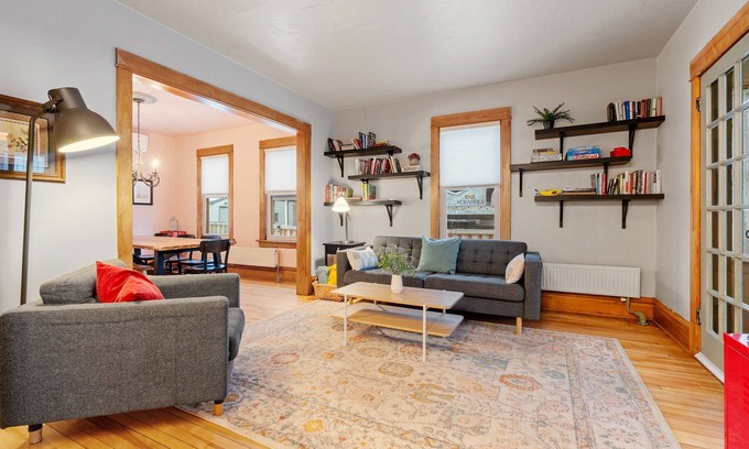 Powderhorn Park House | MINNeSTAY* Powderhorn Perch | Private Fenced Yard