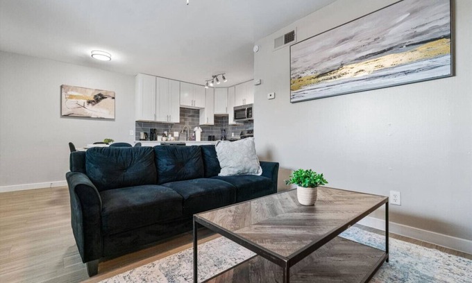 Hyde Park Apartment | Mins 2 Dwntown ~ Private Stay ~ Nestled Austin Pad