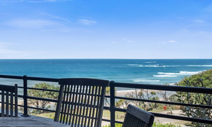 Point Lookout Apartment | Mintee 3 | Beachfront, 4 bed, 2.5 bath - 50m to beach with views