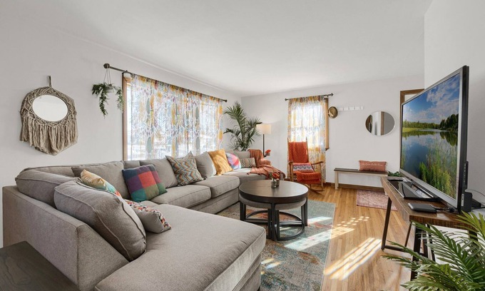Richfield House | Minutes From Mall Of America and Airport -Single family quiet non through street