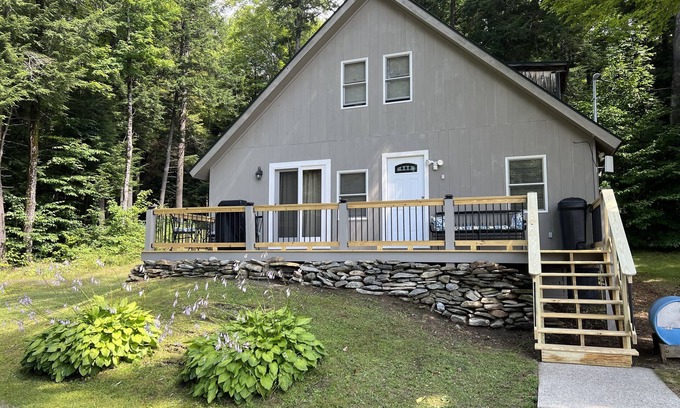 South Londonderry Ski Chalet | Minutes from Stratton Mountain for Less Money