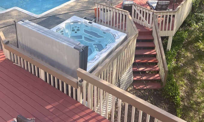 Rosemount House | Minutes to Viking Stadium & MOA! Beautiful QuietPrivate Suite With Hot Tub!