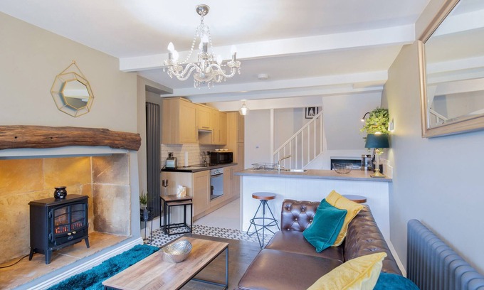 Thornton Cottage | Mischa Cottage