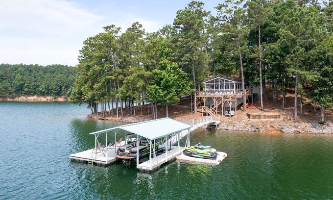 Crane Hill House | Miss Lazy Blue, a true relaxing cottage located right on Smith Lake.