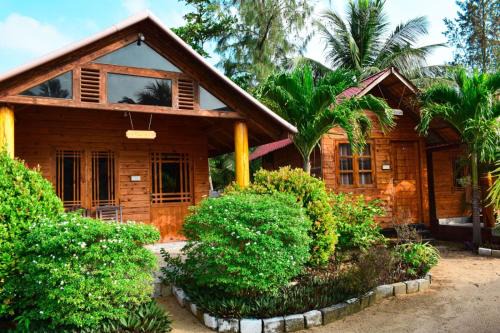 Nilaveli Hotel | Mithra Paradise Beach Hotel