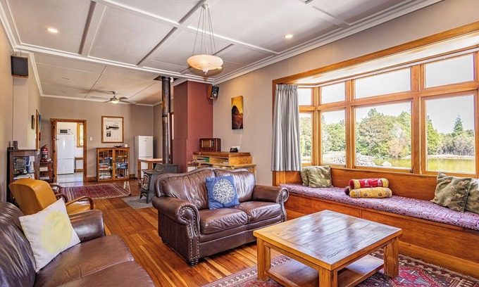 Horopito House | MJ's Retreat, Stunning Tongariro crossing accommodation.nPrivate and secure.