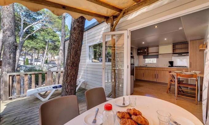 Wijckel House | Mobil-home | Premium Azure | 3 Bedrooms | 6 sleeps | Raised terrace | A/C