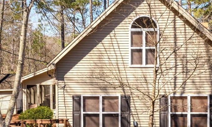 Gumlog House | MOBILE DISCOUNTS 10% OFF,Lake Hartwell,Private Dock, Fire Pit,Screened Porch