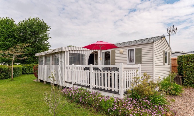 Saint-Gildas-de-Rhuys RV Rental | Mobile Home 'Mobilhome 6 Pers - Pool' with Shared Pool, Shared Terrace and Private Garden