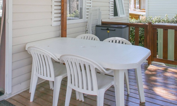 Saint-Jean-de-Monts Ski Chalet | Mobile Home in Saint-Jean near Beach & Pool