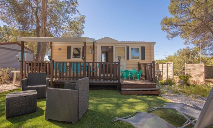 Puget-sur-Argens RV Rental | Mobile Home 'Mobilhome Oasis Village Puget Argen' with Shared Pool and Private Terrace