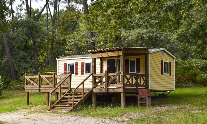Douville House | Mobile home near a fishing pond