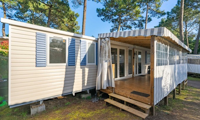 Les Mathes RV Rental | Mobile Home 'Siblu Bonne Anse Mobilhome 510' with Private Terrace and Air Conditioning