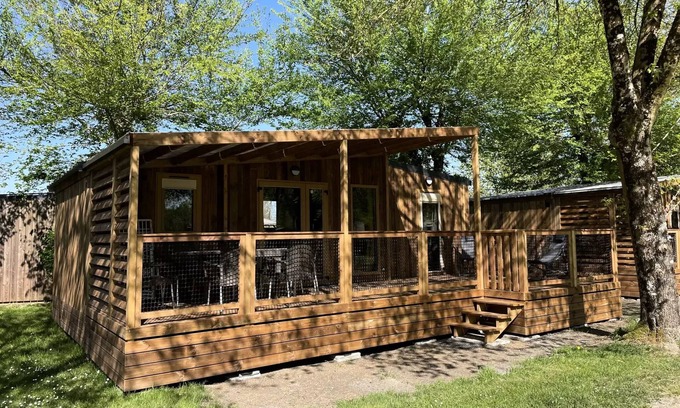 Coulon House | Mobilhome Premium 56 m2 (3 Schlafzimmer) inklusive halb überdachte Terrasse geschlossen + Clim + TV + LV + Plancha 6 Personen