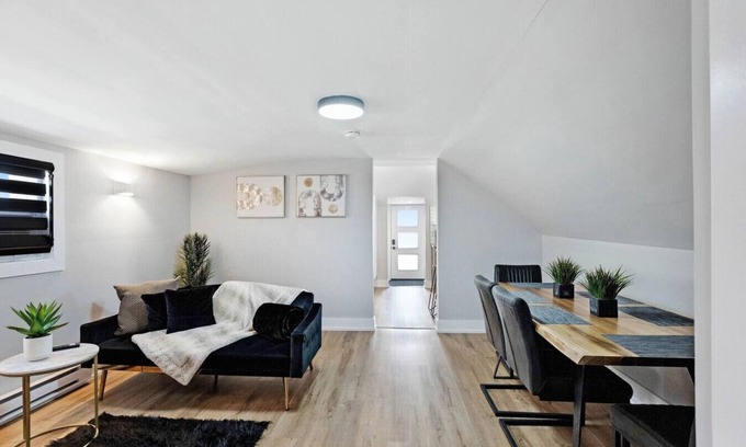 Welland Apartment | Modern 1 Bdrm|Laundry|BBQ|Deck