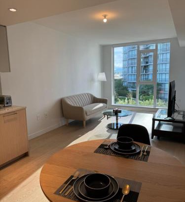 Richmond City Centre Apartment | Modern 1-bed Condo in Richmond