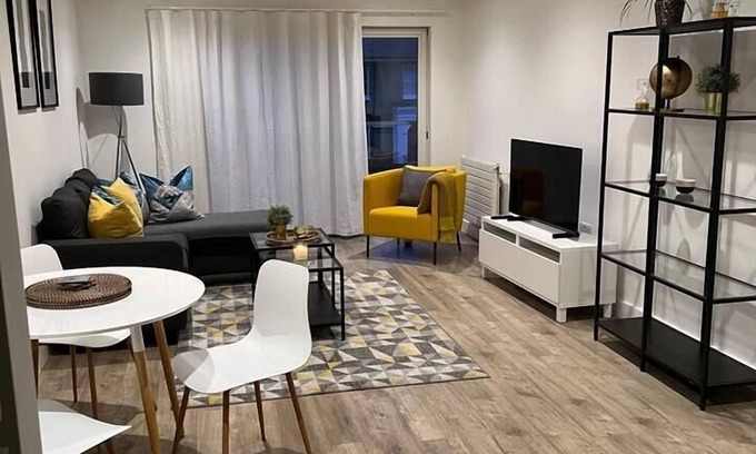 Stockwell Apartment | Modern 1 Bed Flat near Station and City