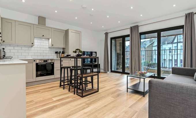 Addiscombe Apartment | Modern 1 Bedroom Stay, Balcony, East Croydon