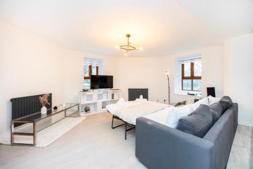Upper Edmonton Apartment | Modern 1 BR Apartment North London