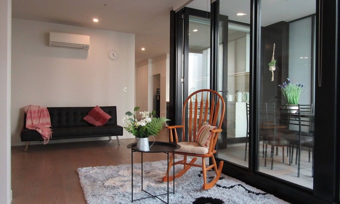 Brunswick Apartment | Modern 1BD Apt w free parking in central Brunswick