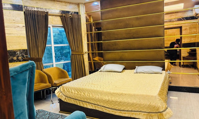 Gulberg Apartment | Modern 1BR Apartment & Kitchen Near MM Alam, Gulberg 3, Liberty Market, Stadium
