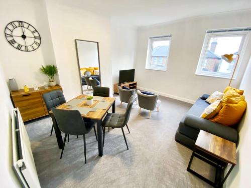 Feltham North Apartment | Modern 2/3 huge bedrooms Heathrow & Central London
