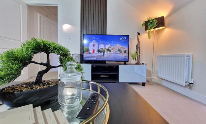 Cribbs Causeway Apartment | MODERN 2 Bed House, Near MOD, UWE, CITY CENTRE