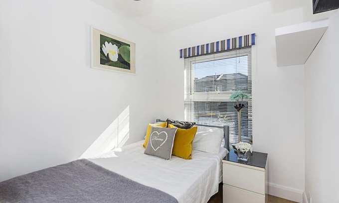 Brownswood Apartment | Modern 2-Bed Maisonette Flat in Zone 2 London