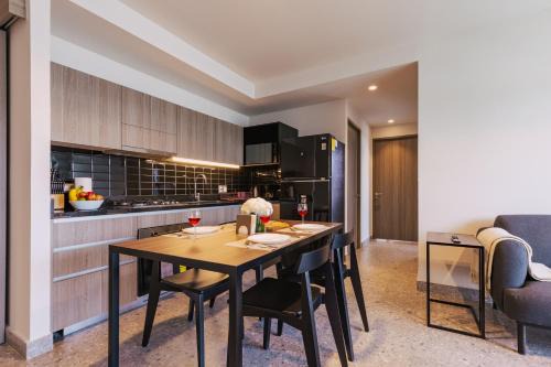 Miguel Hidalgo Apartment | Modern 2-BR Retreat w Gym & Pool VIATO HOMES