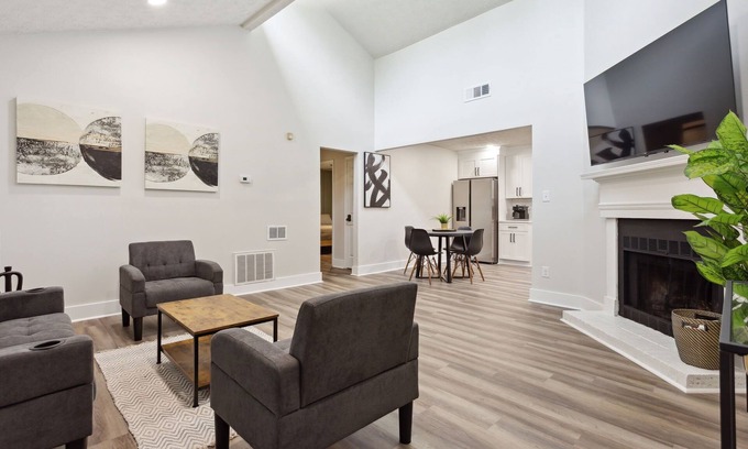 Athens House | Modern 2 King Bed Duplex home near UGA