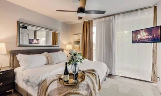 Old East Dallas Condo | Modern 2-story loft in central Dallas with king beds, luxury linens, and walkable dining & entertainment.