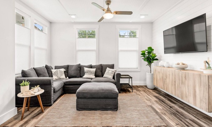 Downtown Charleston House | Modern 2b/2.5b | Downtown w/Parking - Ideal for Long Stays