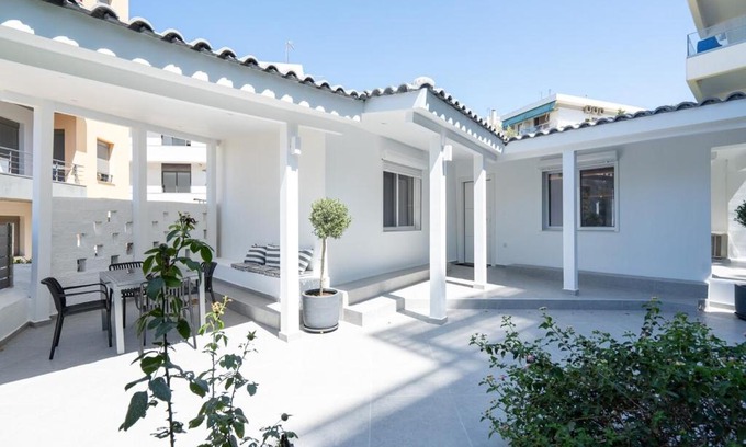Vari-Voula-Vouliagmeni Villa | Modern 2bdr Villa on Athens Riviera