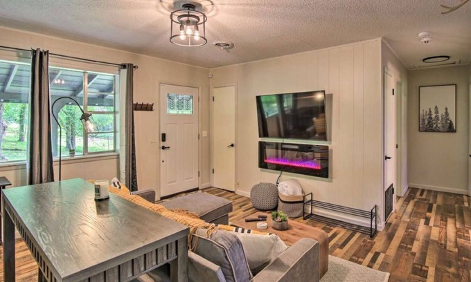 Wagoner House | Modern 2BR/1BA Home on Fort Gibson Lake