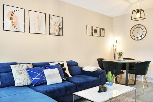 Aylesbury House | Modern 2BR Aylesbury Home, Sleeps 3, Parking, Work, Leisure, Friendly