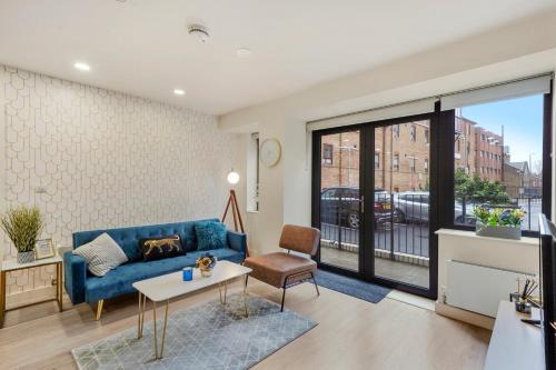 Bedford Apartment | Modern 2BR in Bedford, Parking, Free WiFi, Gym and Cinema room