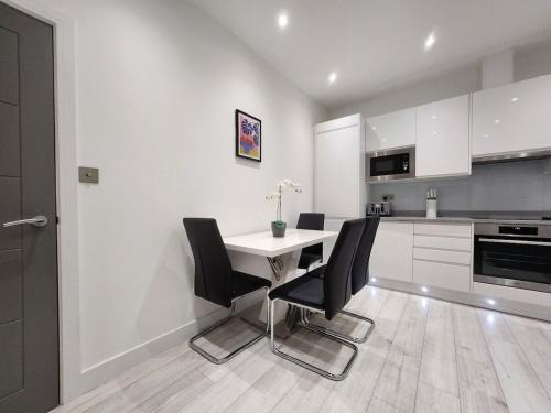 Queen's Park Apartment | Modern 2BR London Apt Near Tube