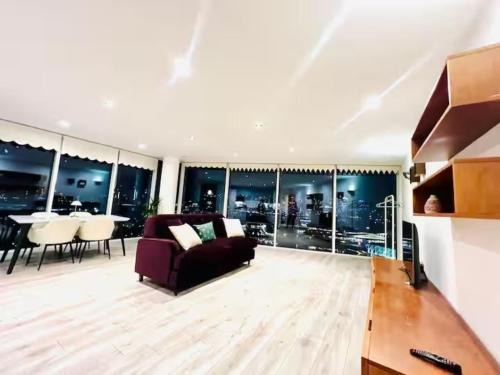 Docklands Apartment | Modern 2BR, Near O2, Ideal for Work & Leisure