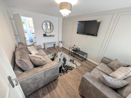 Stockton-on-Tees House | Modern 2BR with Parking - Great for Contractors and Relocators - Long Stay Rates