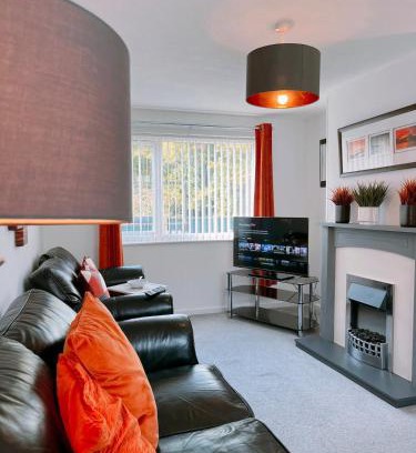 Chorley Apartment | Modern 3 Bed house with parking - Chorley near M61