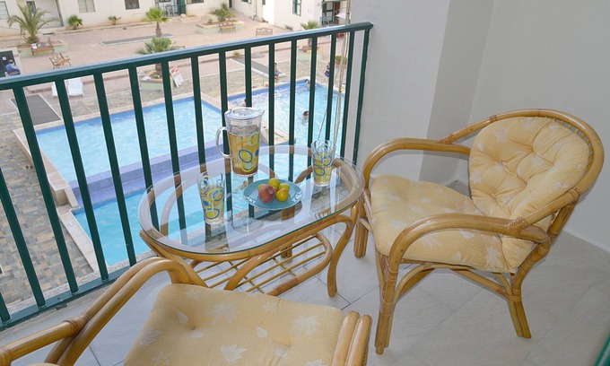 Bugibba Apartment | Modern 3 bedroom apartment with communal pool Sleeps 8